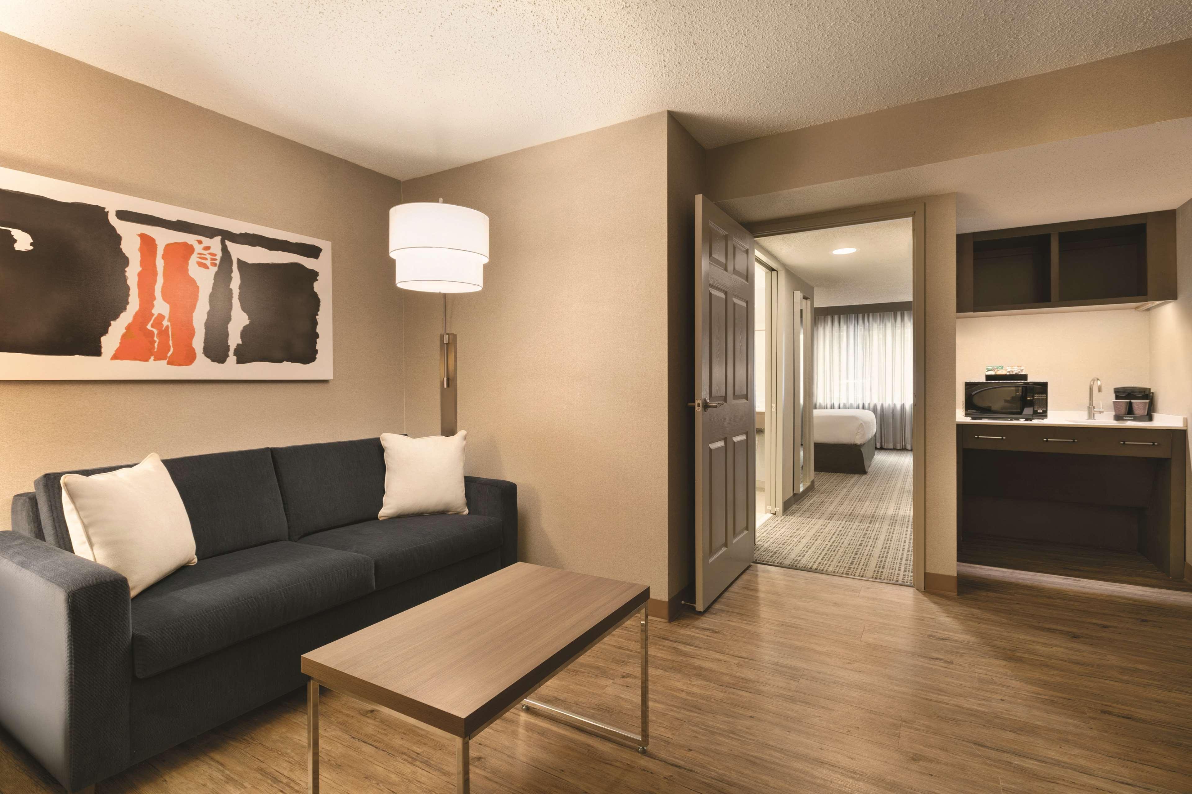 Dumbarton Embassy Suites By Hilton Richmond מראה חיצוני תמונה